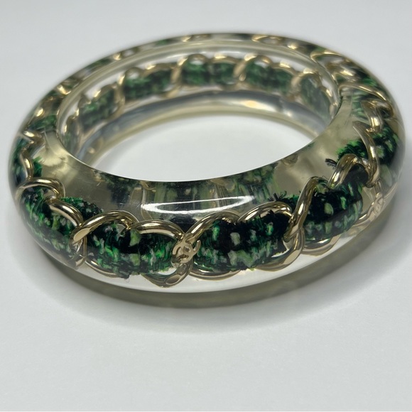 AUTH 2014 CHANEL Clear Resin Lucite Green Tweed Gold Chain Logo Bangle Bracelet - Picture 7 of 16